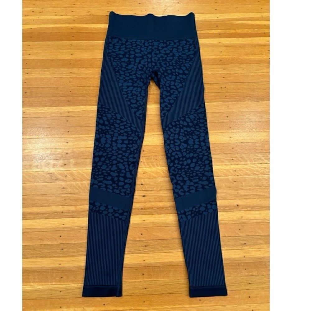 Varley blue/navy stripe leopard athletic leggings